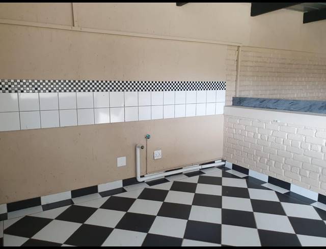 167M² WAREHOUSE TO LET IN POMONA